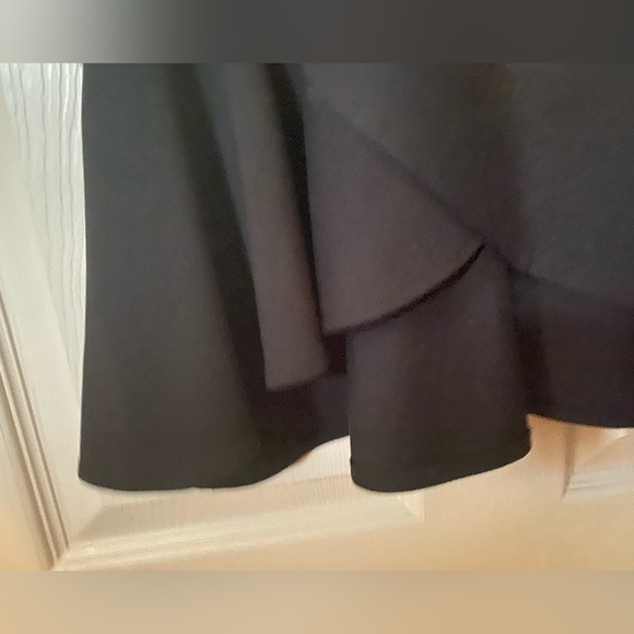 Black Dress - Picture 4 of 7